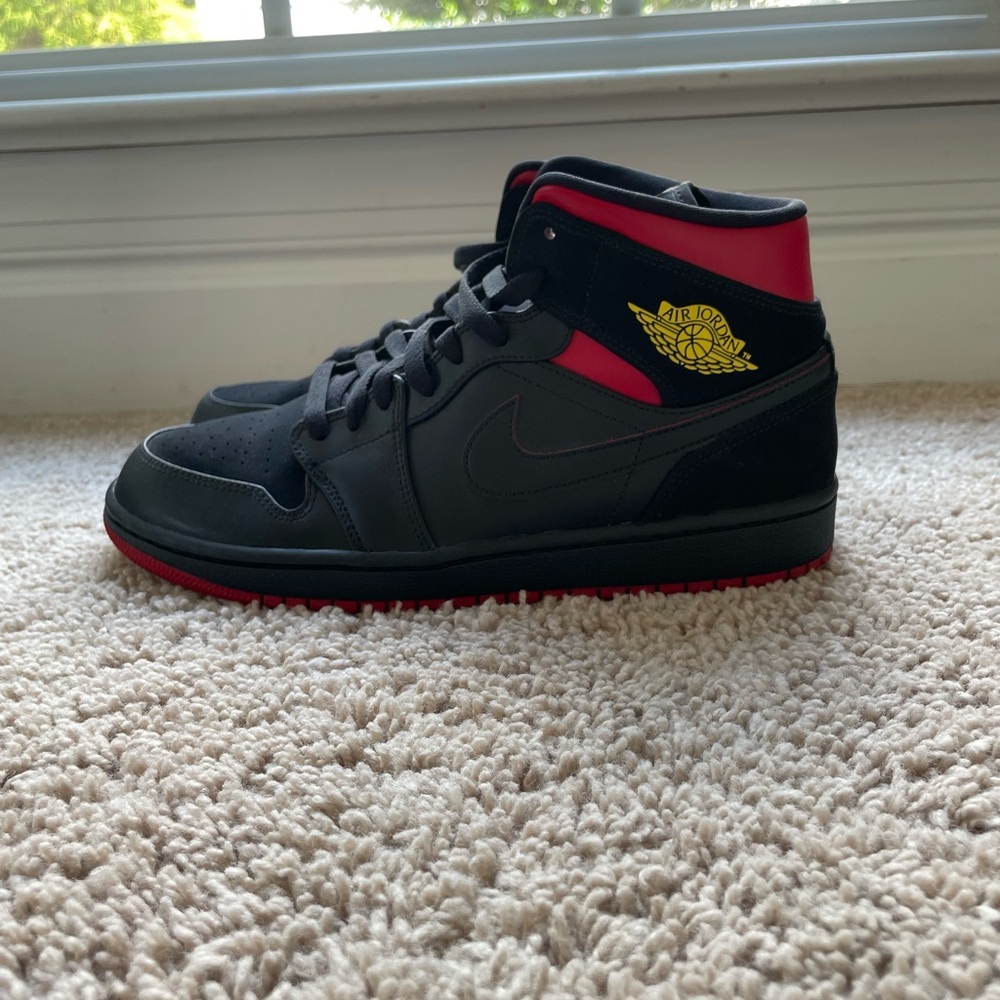 Jordan 1 Mid ‘Last Shot’ Size 8.5M